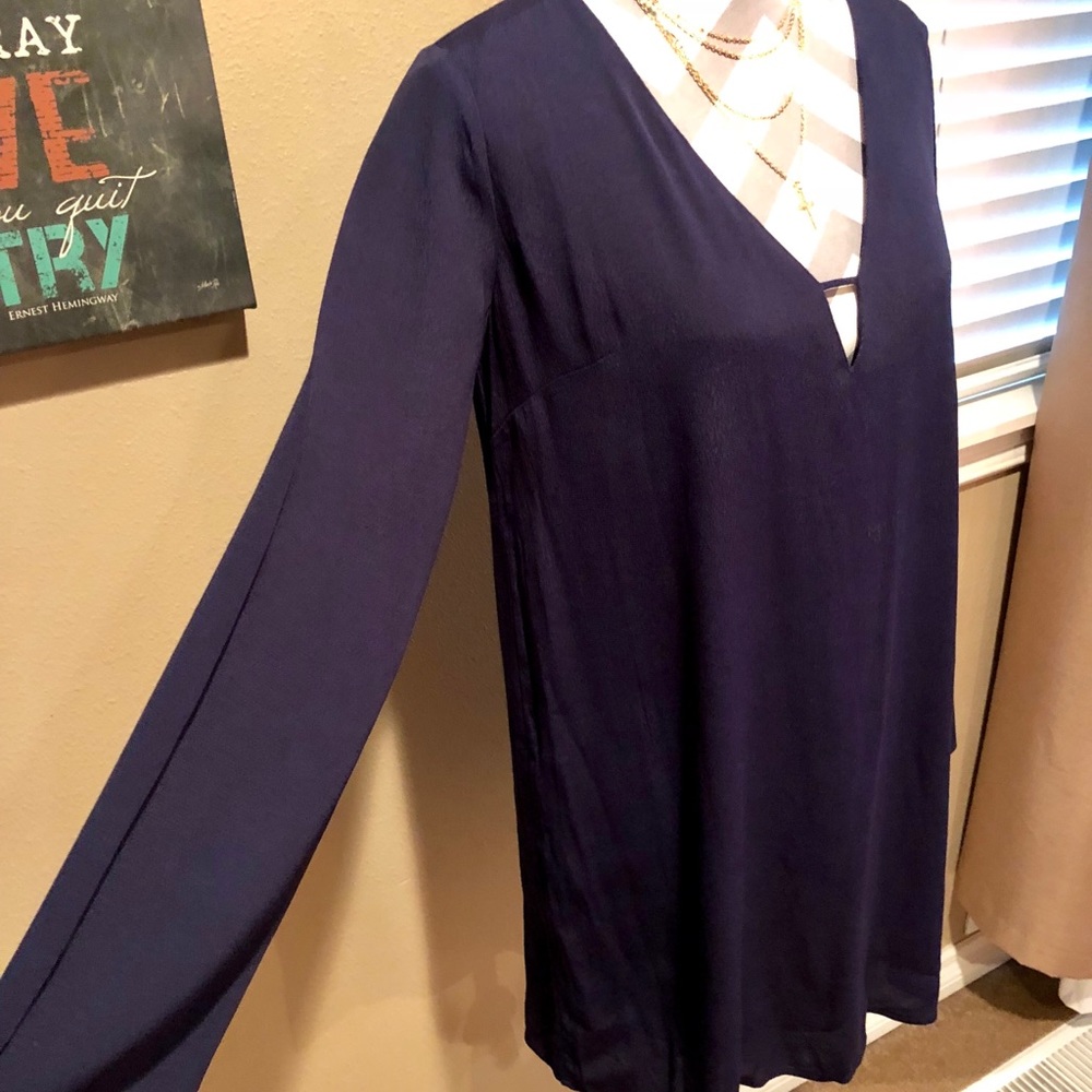 🆕 ASTR Navy Low V Bell Sleeve Tunic